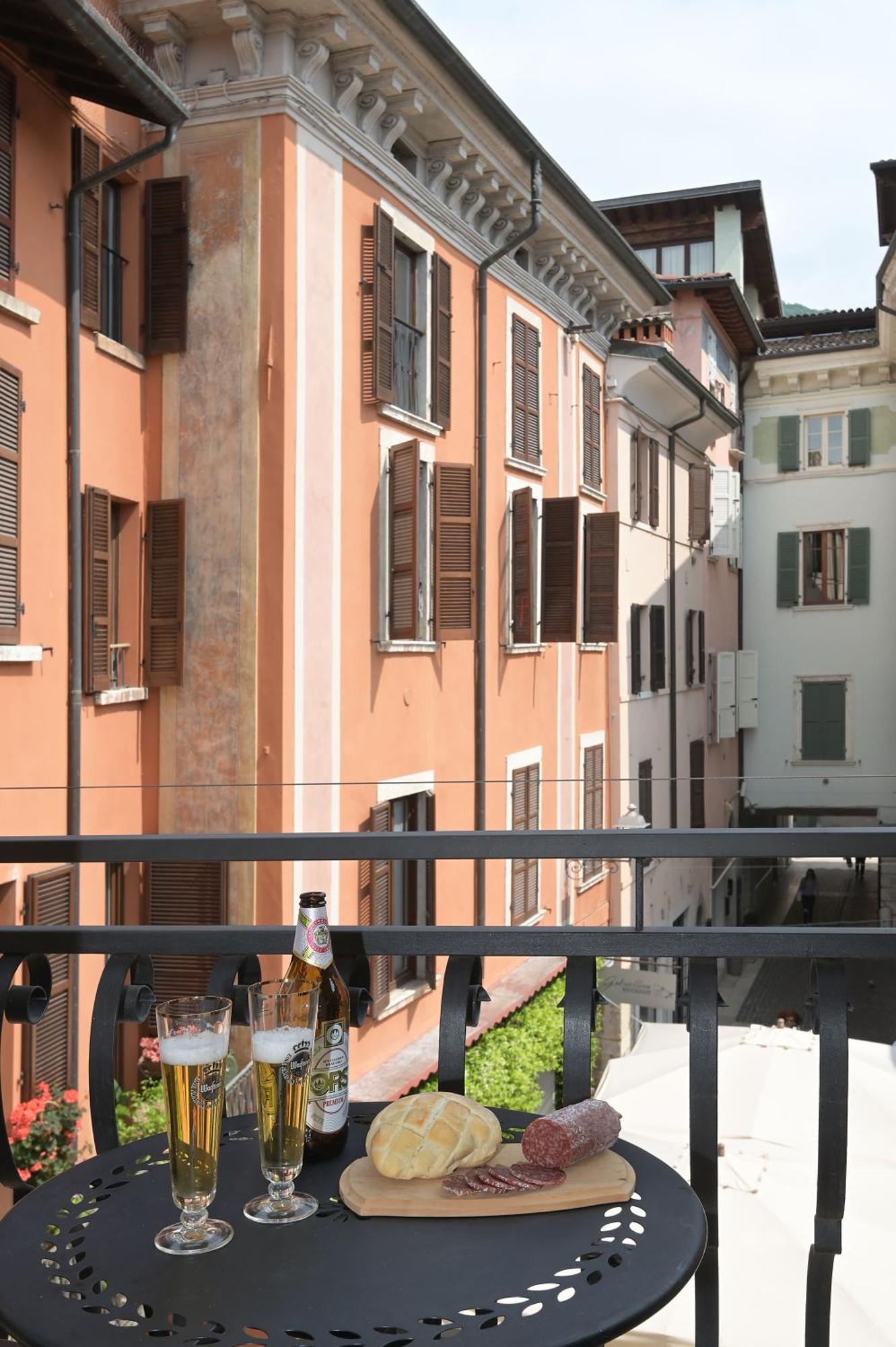Cavour Apartments Salò Eksteriør billede